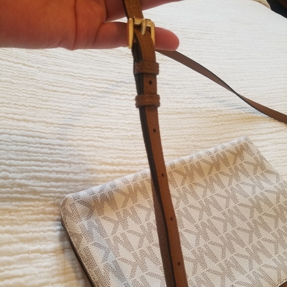 Michael kors Dual colored Bag - Picture 9 of 11